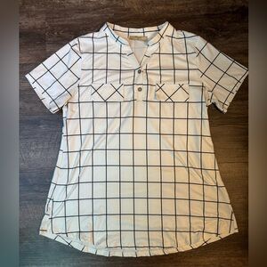 Window pane print tee with buttons